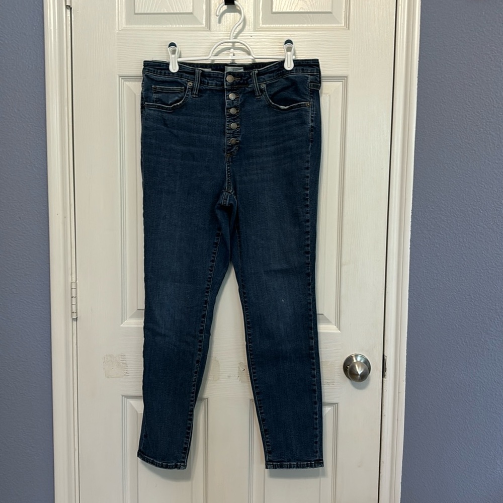 Universal Thread Women’s High Rise Jeans